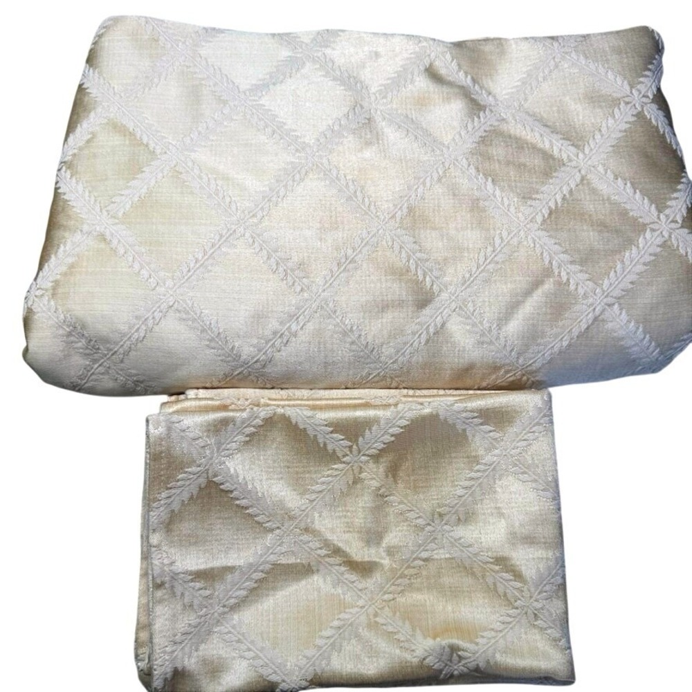 Lenox Laurel Leaf Lattice Pattern Rectangle Tablecloth 70"x115" Ivory Gold Set